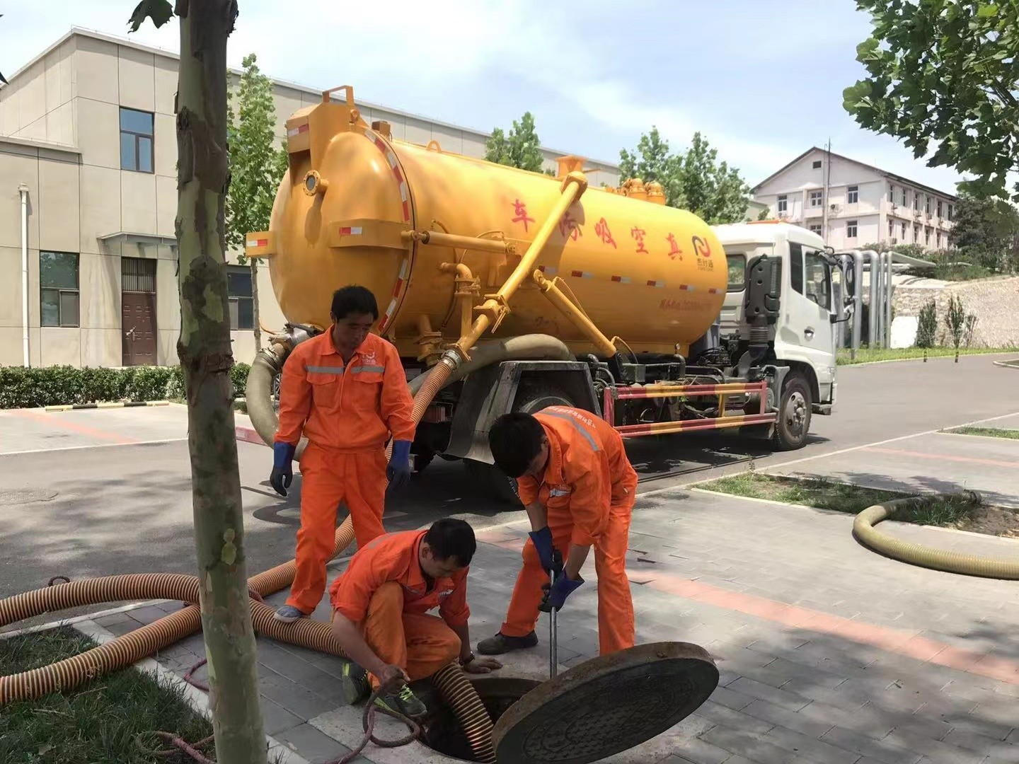 火炬开发区街道化粪池清理与5-8吨吸粪车施工效率分析